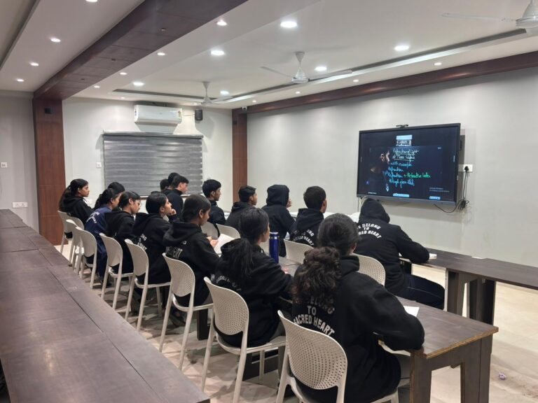 Hybrid Classrooms in Practice Blending Digital and Traditional Learning for Better Outcomes